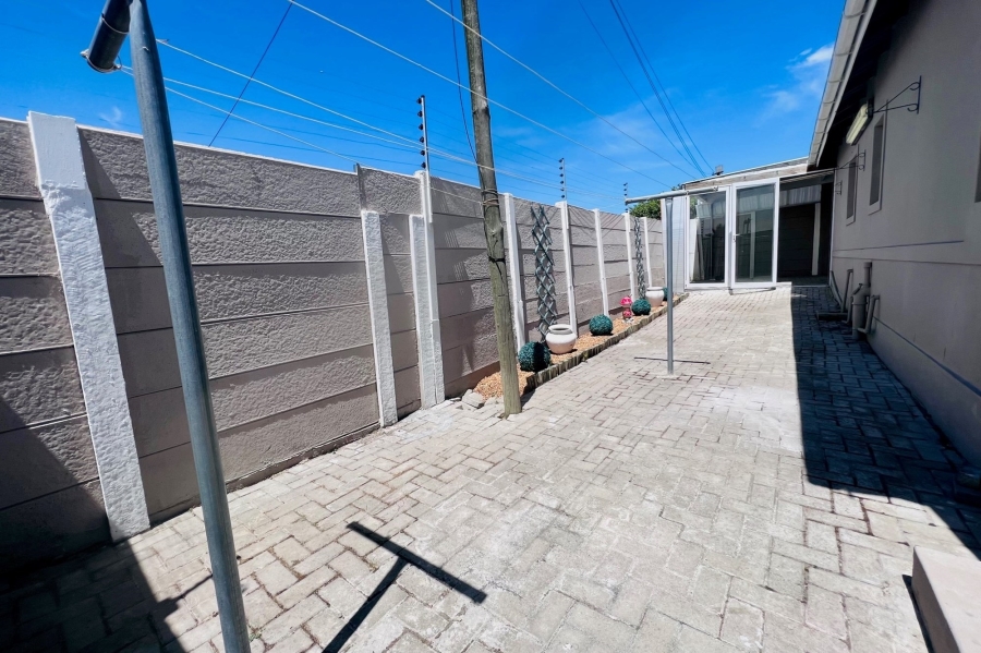 To Let 2 Bedroom Property for Rent in Bernadino Heights Western Cape